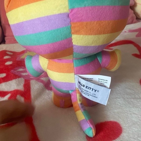 Hello Kitty Pastel Plushie - Picture 6 of 9